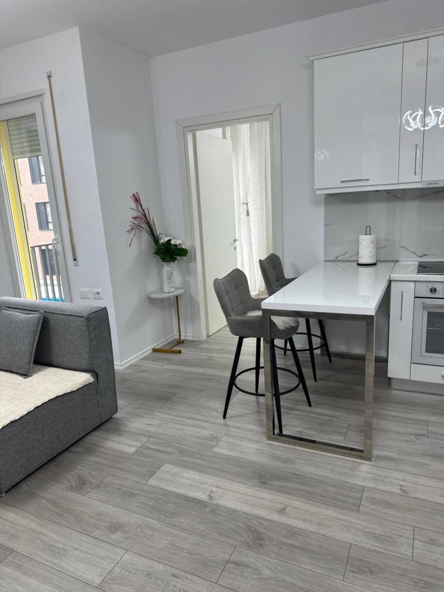 Bratti'S Apartment Near Tirana Center And Mother Teresa Airport Kültér fotó